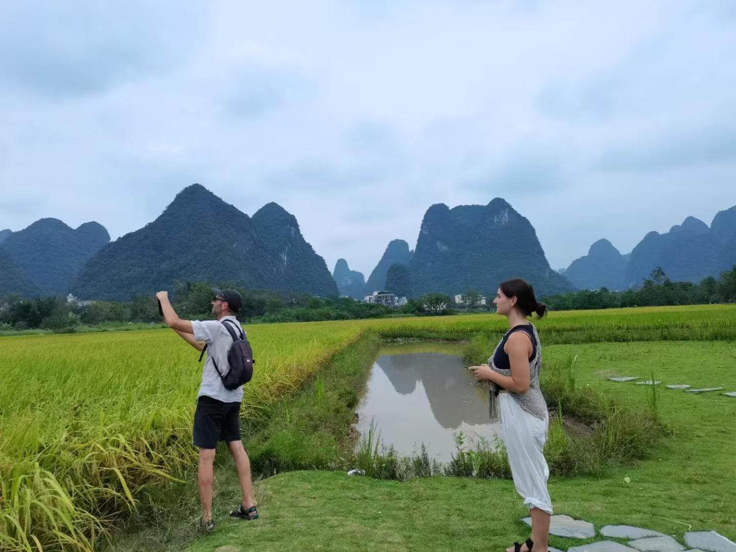 Yangshuo Fortune Lake Inn- One Way Free Pick Up From Airport Or Ts Over 3 Nights エクステリア 写真